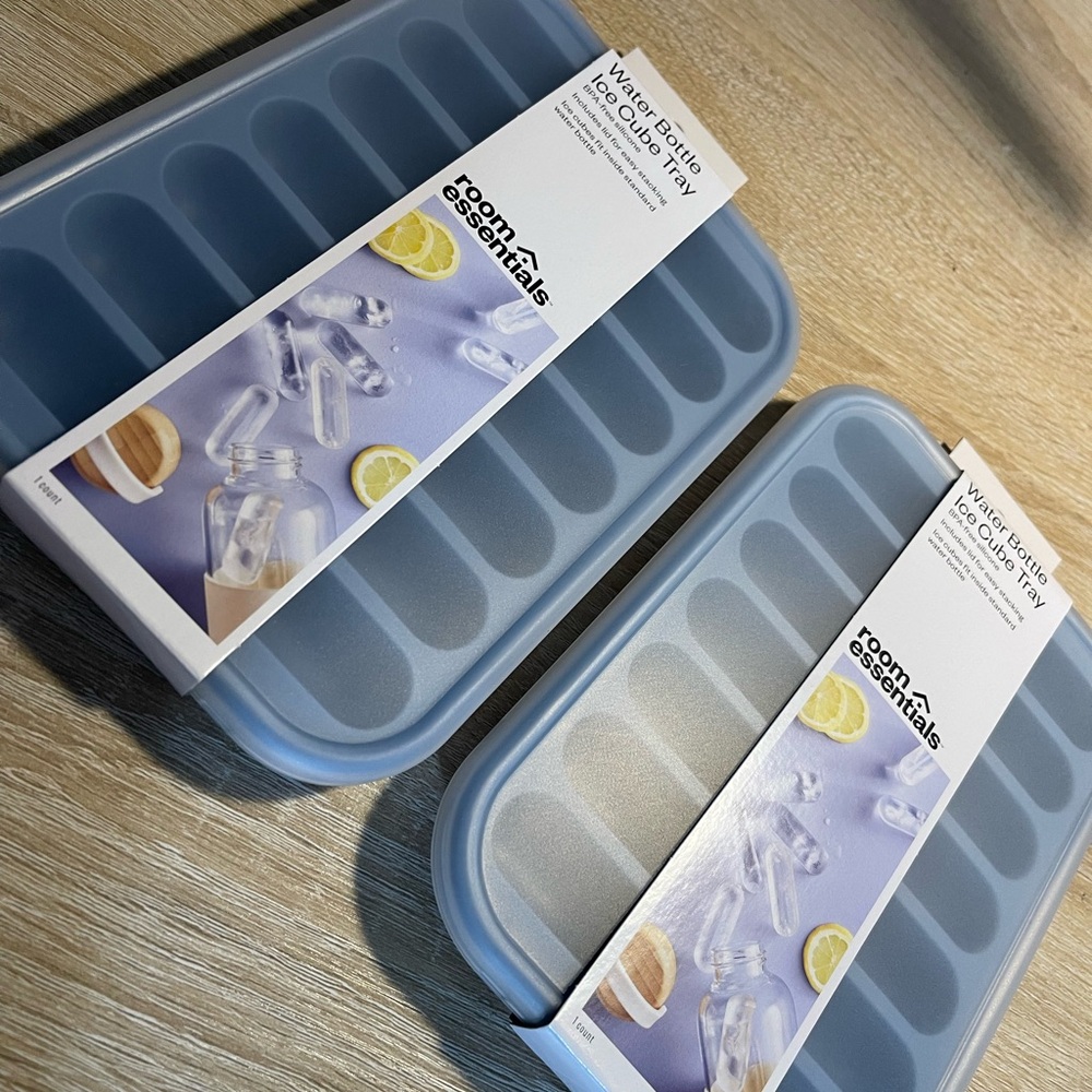 2:Silicone Water Bottle Ice Cube Tray wLid 14 Ice Cube Slots,7.5" x 5.5" NEW (U)